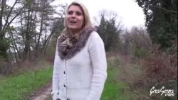 Elle se fait baiser comme jamais et prend du plaisir