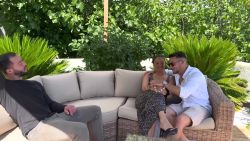 Elektra fait une adultère avec le pote de son mec