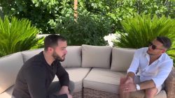 Elektra fait une adultère avec le pote de son mec