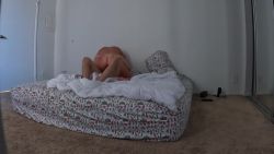Rien dans la chambre que mon lit et ma pétasse pour me vider les couilles