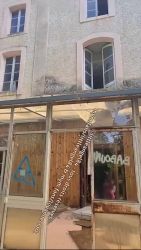 I trap my girlfriend in an abandoned hotel to give her dildos