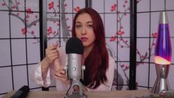 Je t’aide à te branler avec ma voix sexy et mes différents outils