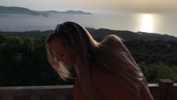 Blonde aux grosses tchouches se fait baiser avec une vue de fou
