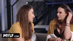 Elle se tape cette bonne grosse queue entre elles