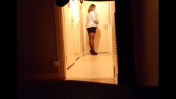 She sucks the pizza boy to pay him