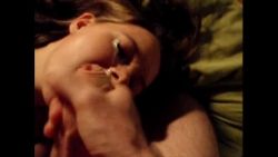 Elle prend tout la sauce sur le visage
