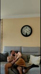 Filmei-o com uma câmara oculta durante o broche