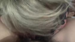 Pipe les yeux bandés pour la bonne queue de mon mari