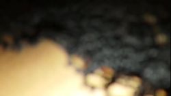 Salope aux cheveux rouges avec des collants sexys me pompe la bite