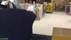 Ils se filment pendant qu&rsquo;il baise à IKEA, ca tourne mal