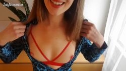 Brune sexy te chauffe avec sa voix sensuelle