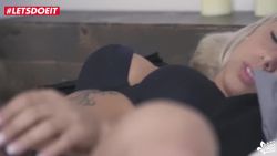 A fake blonde slut wants a french porn casting