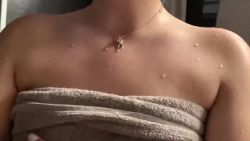 Son gros cul sur ma bite elle s&rsquo;arrête plus de bouger