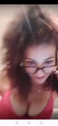 Little bitch shakes her ass on periscope