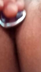 Elle me demande de l’enculer après avoir joué avec son plug anal, une session amateur torride
