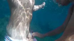 Elsa me fait une fellation au bord de l&rsquo;eau à Carry-le-Rouet