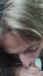 Fellation amateur avec une blonde mature