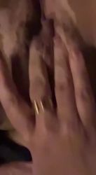 Я часто дрочу свою киску... Я люблю это, где угодно... когда угодно...