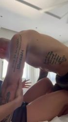 Margot Dulac me surprend au lit avec un petit-déjeuner à Punta Cana