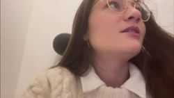 Sexymini et le plombier baisent ma chatte rasée