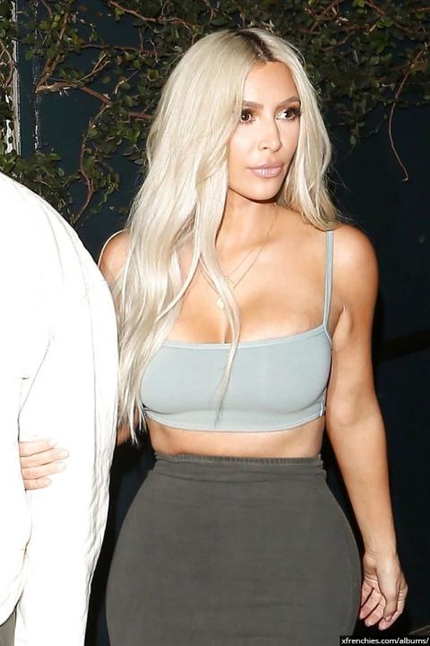 Photos sexy de Kim Kardashian en sous vêtements n°22