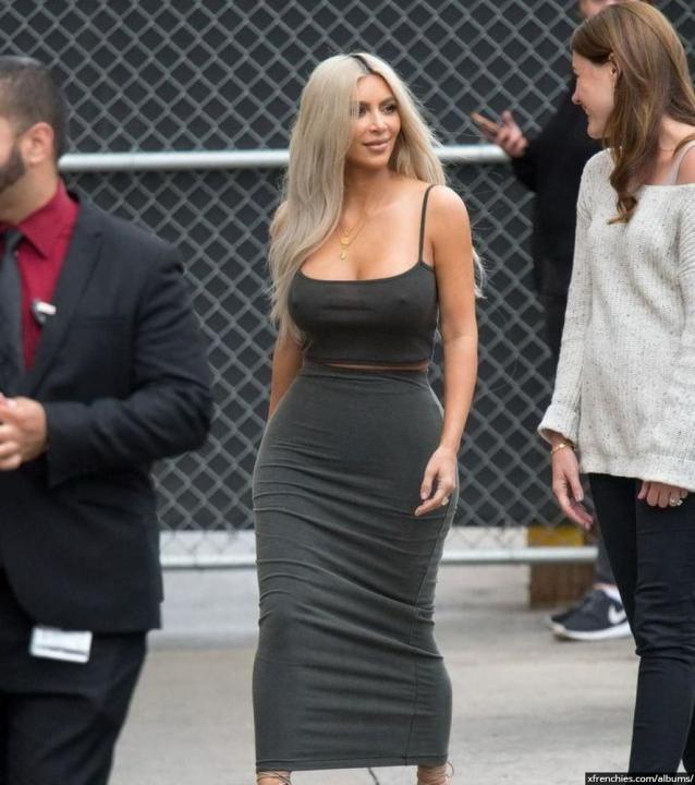 Photos sexy de Kim Kardashian en sous vêtements n°42