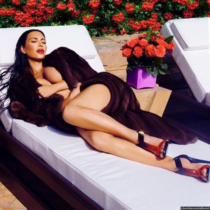 Photos sexy de Kim Kardashian en sous vêtements n°43