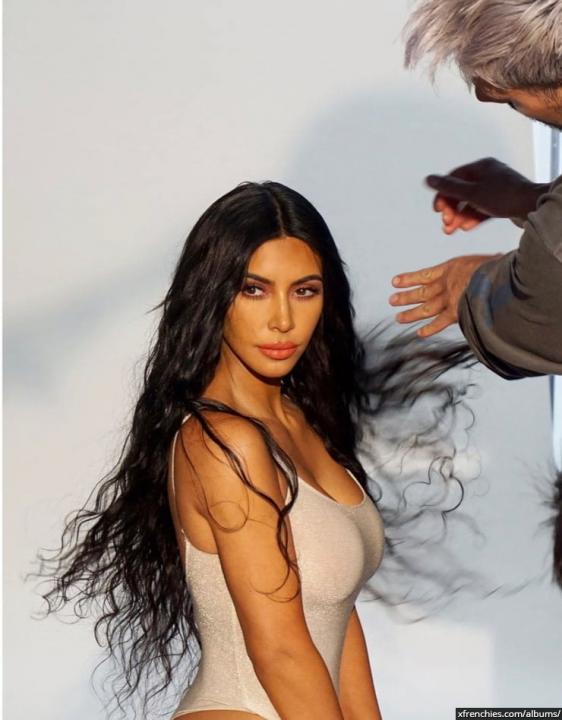 Photos sexy de Kim Kardashian en sous vêtements n°75