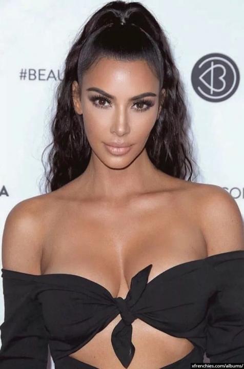 Photos sexy de Kim Kardashian en sous vêtements n°86