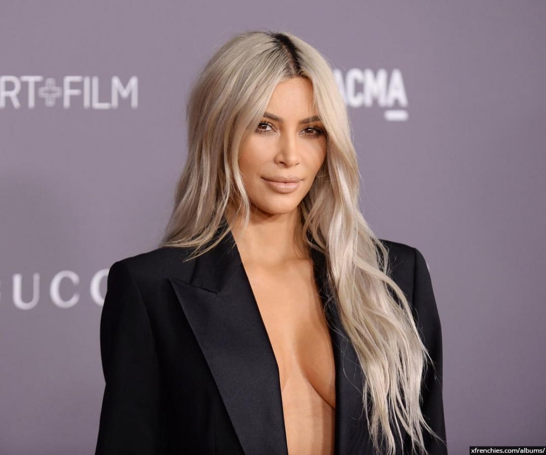 Photos sexy de Kim Kardashian en sous vêtements n°105