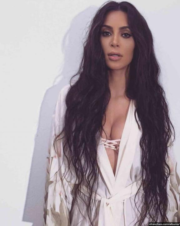 Photos sexy de Kim Kardashian en sous vêtements n°162