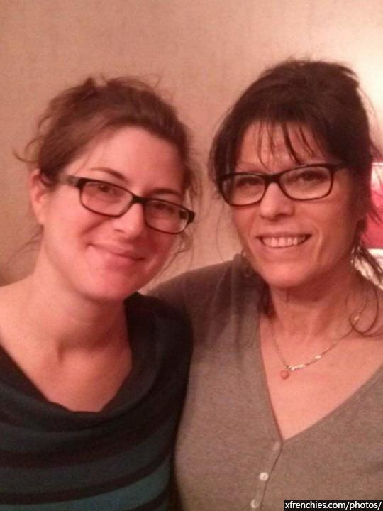 Brune à lunettes avec un corps sexy n°10