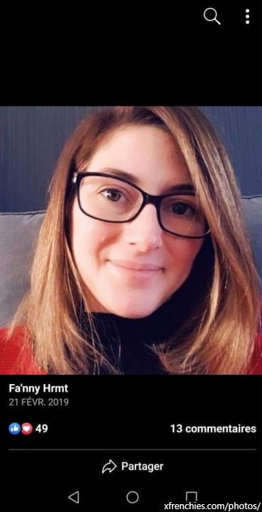 Brune à lunettes avec un corps sexy n°15